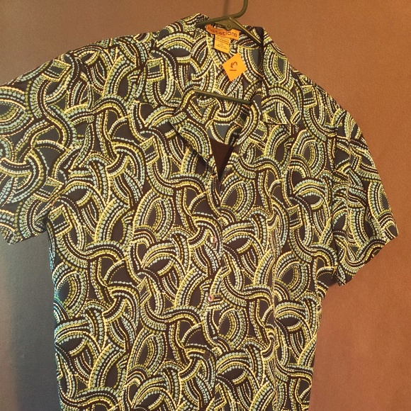 Womans Blouse - Picture 2 of 4